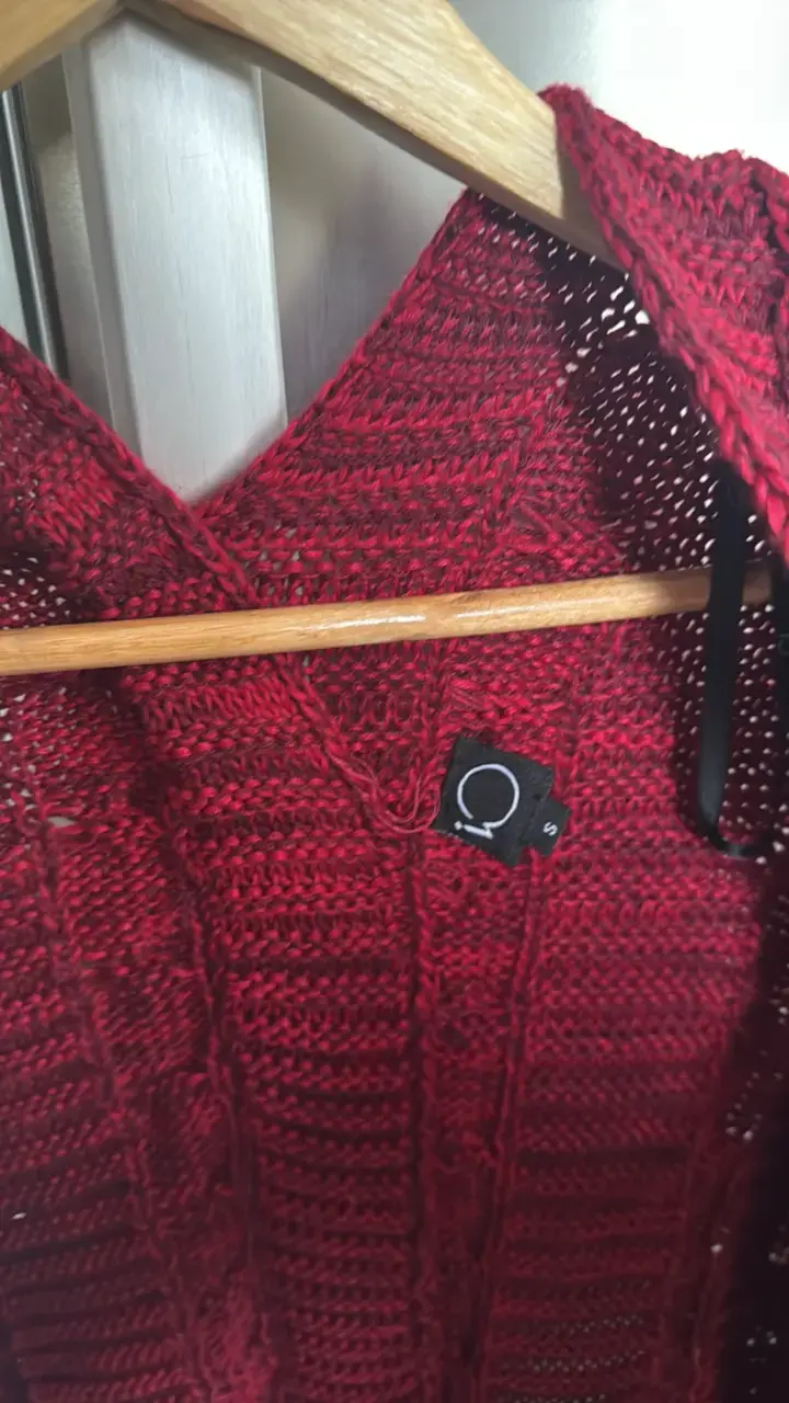 Cárdigan de punto rojo con diseño trenzado - 4