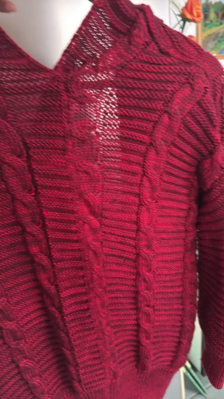 Cárdigan de punto rojo con diseño trenzado - 5