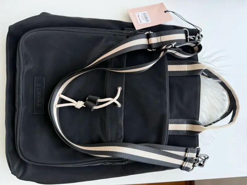 Mochila negra Humana con correas ajustables