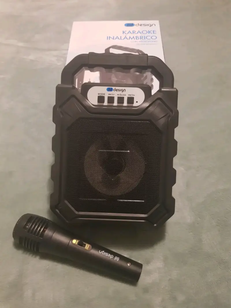 Sistema de Karaoke Inalámbrico con Micrófono