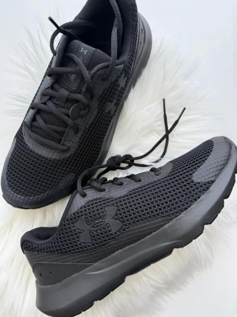 Zapatillas deportivas negras Under Armou UA Surge - 1