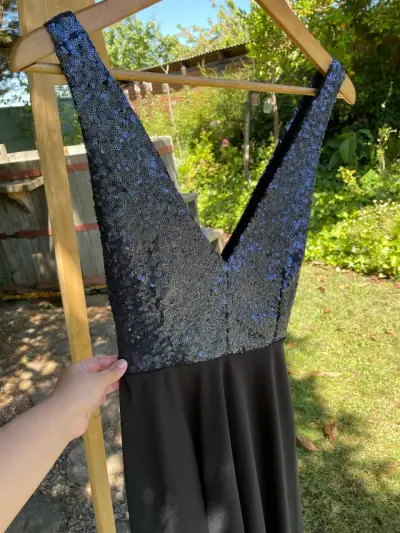 Vestido de fiesta lentejuelas azul y negro - miniatura 3
