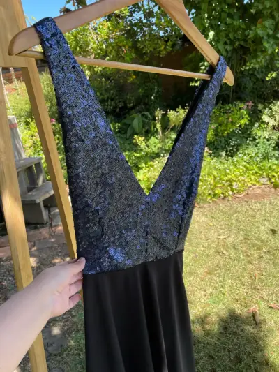 Vestido de fiesta lentejuelas azul y negro - miniatura 4