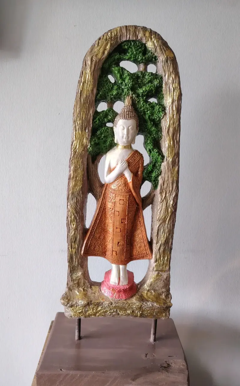 Escultura Decorativa de Buda en Árbol