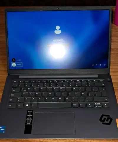 Laptop Lenovo Intel Core i3 (del gobierno) - miniatura 1