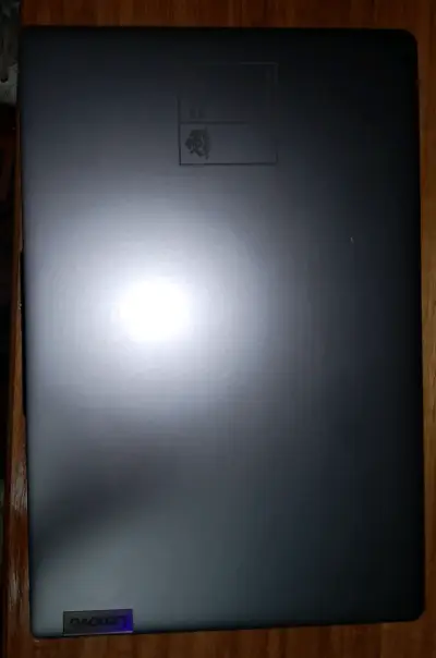 Laptop Lenovo Intel Core i3 (del gobierno) - miniatura 4