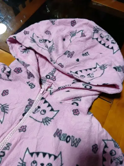 Pijama rosado talla 13-14 años,  diseño de gatos - miniatura 2