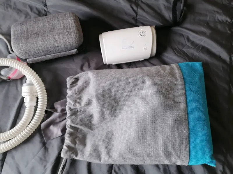 Máquina CPAP portátil ResMed con accesorios - 5