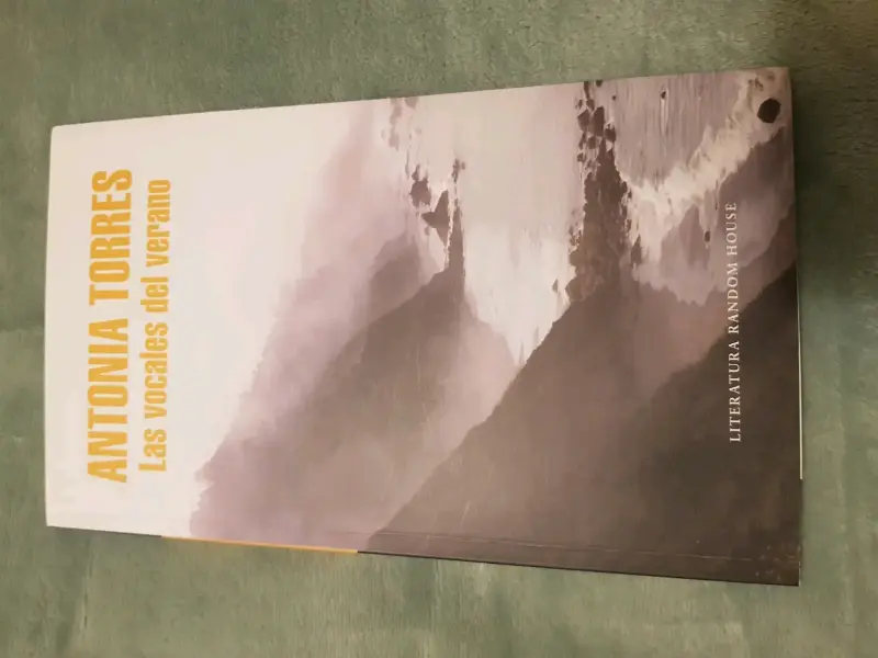 Libro 'Las Vocales del Verano' de Antonia Torres - 1