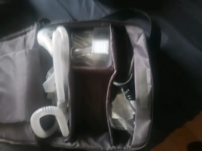 Máquina CPAP portátil ResMed con accesorios - 3