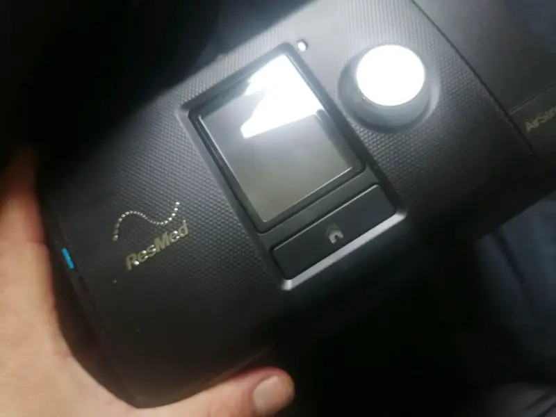 Máquina CPAP portátil ResMed con accesorios - 4