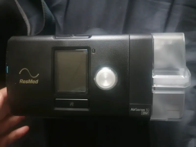 Máquina CPAP portátil ResMed con accesorios - 5