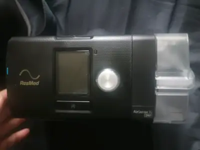 Máquina CPAP portátil ResMed con accesorios - miniatura 5