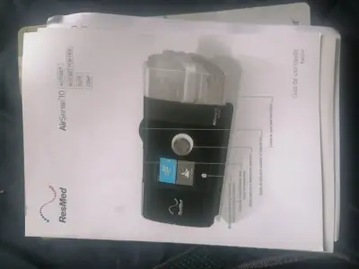 Máquina CPAP portátil ResMed con accesorios - miniatura 6