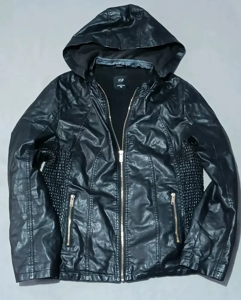 Chaqueta de cuero sintético negra con capucha - 2