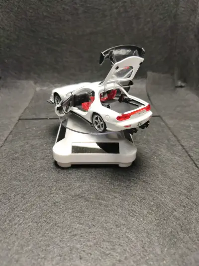 Modelo a escala  + Plataforma giratoria - miniatura 1