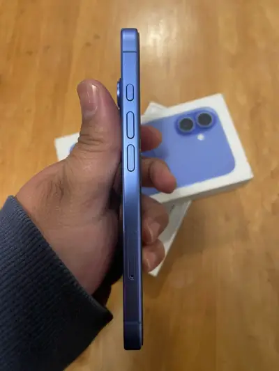 iPhone 16, 128gb color celeste con caja original - miniatura 2