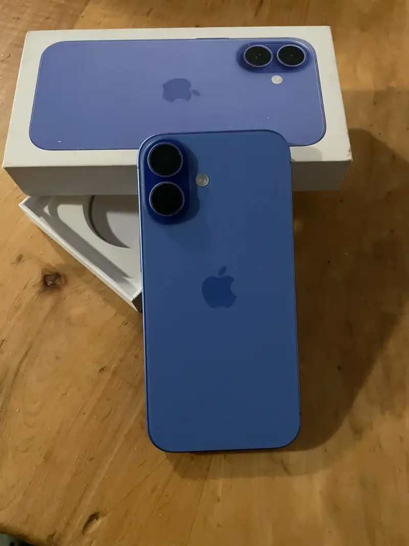 iPhone 16, 128gb color celeste con caja original - 4