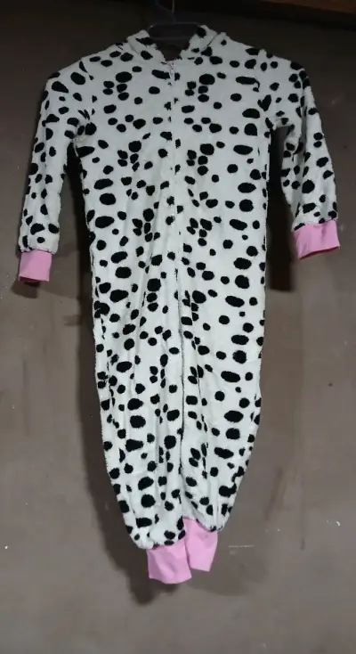 Pijama enterizo  polar 4 a 5 años diseño  dálmata - miniatura 1