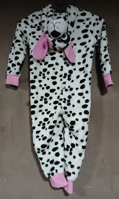 Pijama enterizo  polar 4 a 5 años diseño  dálmata - miniatura 2