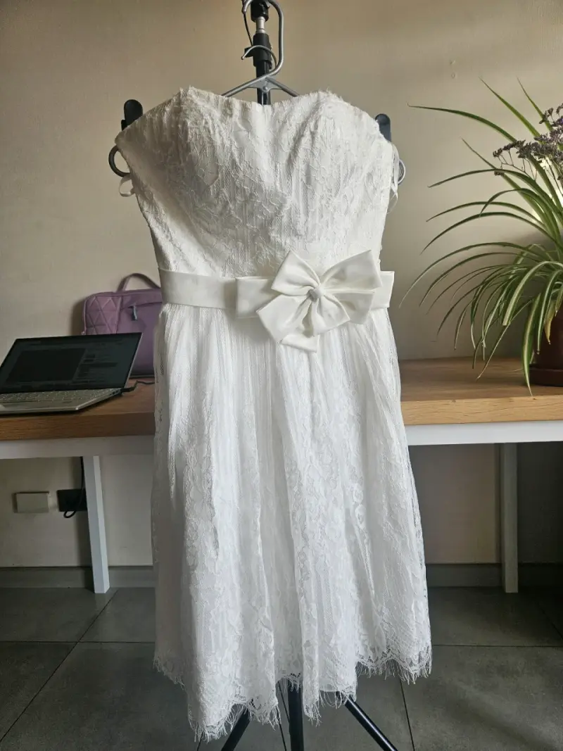 Vestido blanco con encaje y lazo - 2