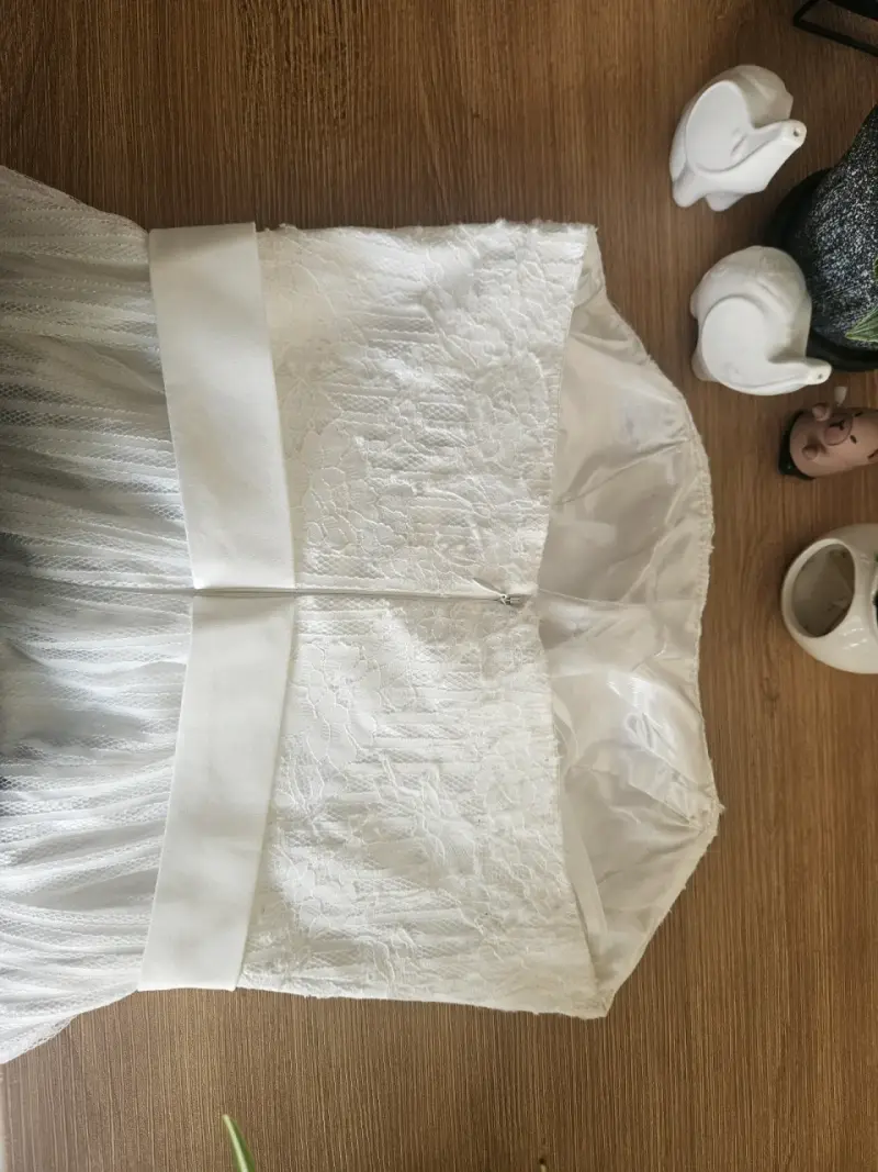 Vestido blanco con encaje y lazo - 5