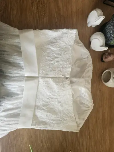 Vestido blanco con encaje y lazo - miniatura 5