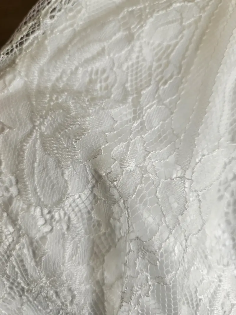 Vestido blanco con encaje y lazo - 6