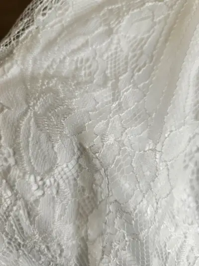 Vestido blanco con encaje y lazo - miniatura 6