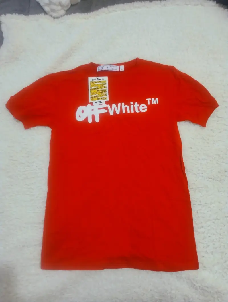 Polera Roja Off-White con Logo