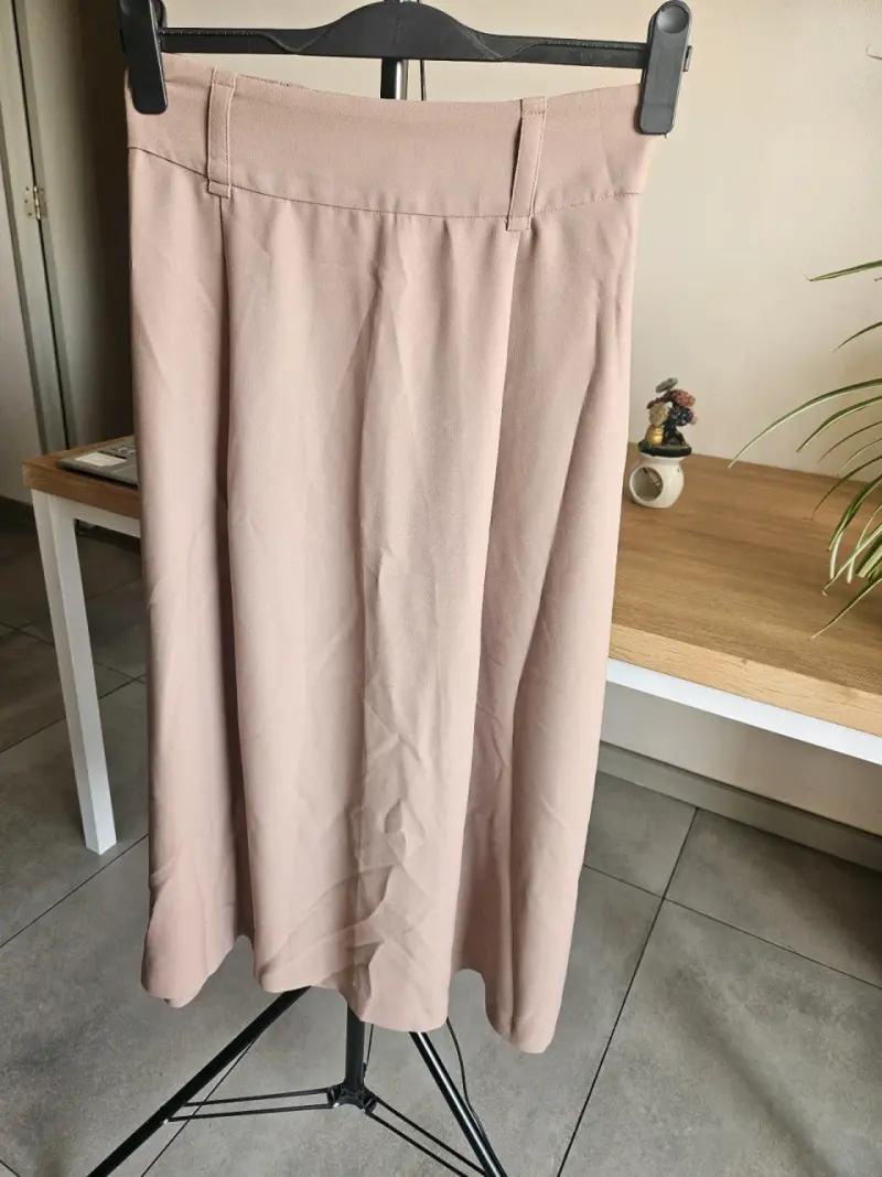 Falda midi beige Zara en buen estado - 1