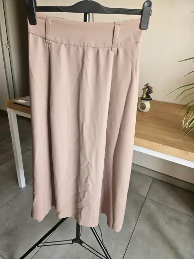Falda midi beige Zara en buen estado - miniatura 1