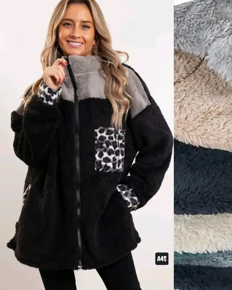 Poleron de felpa con diseño animal print
