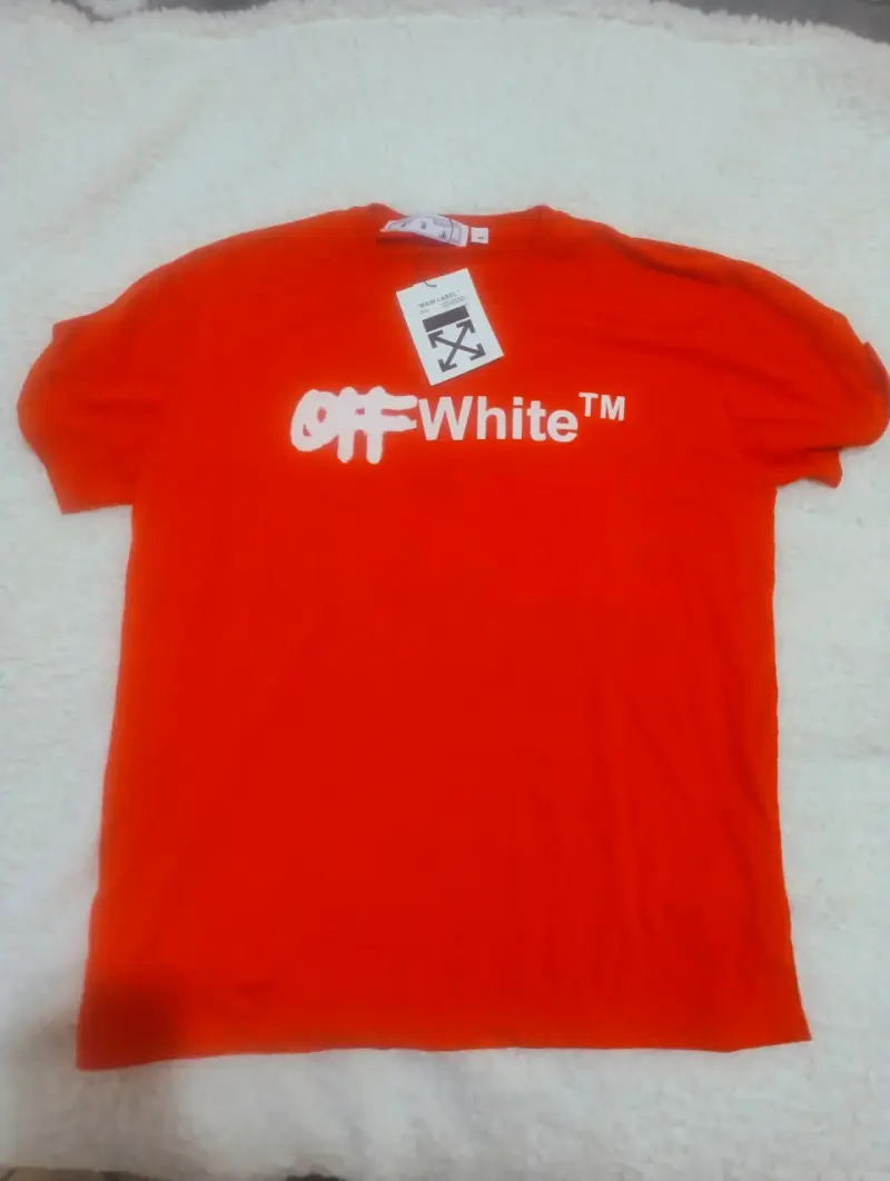Polera Off-White roja con logo