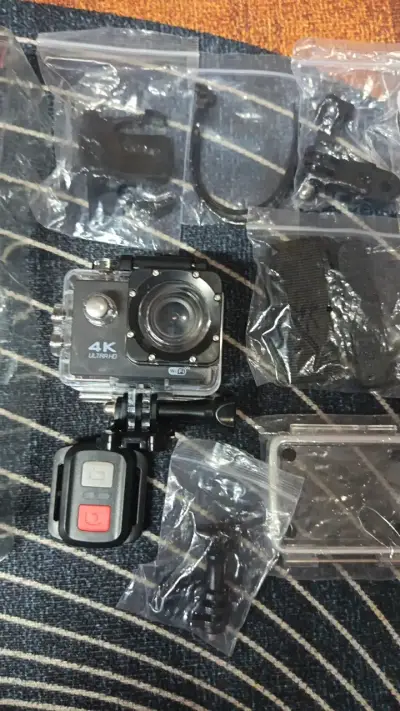 Cámara de acción 4K Ultra HD con accesorios - miniatura 2