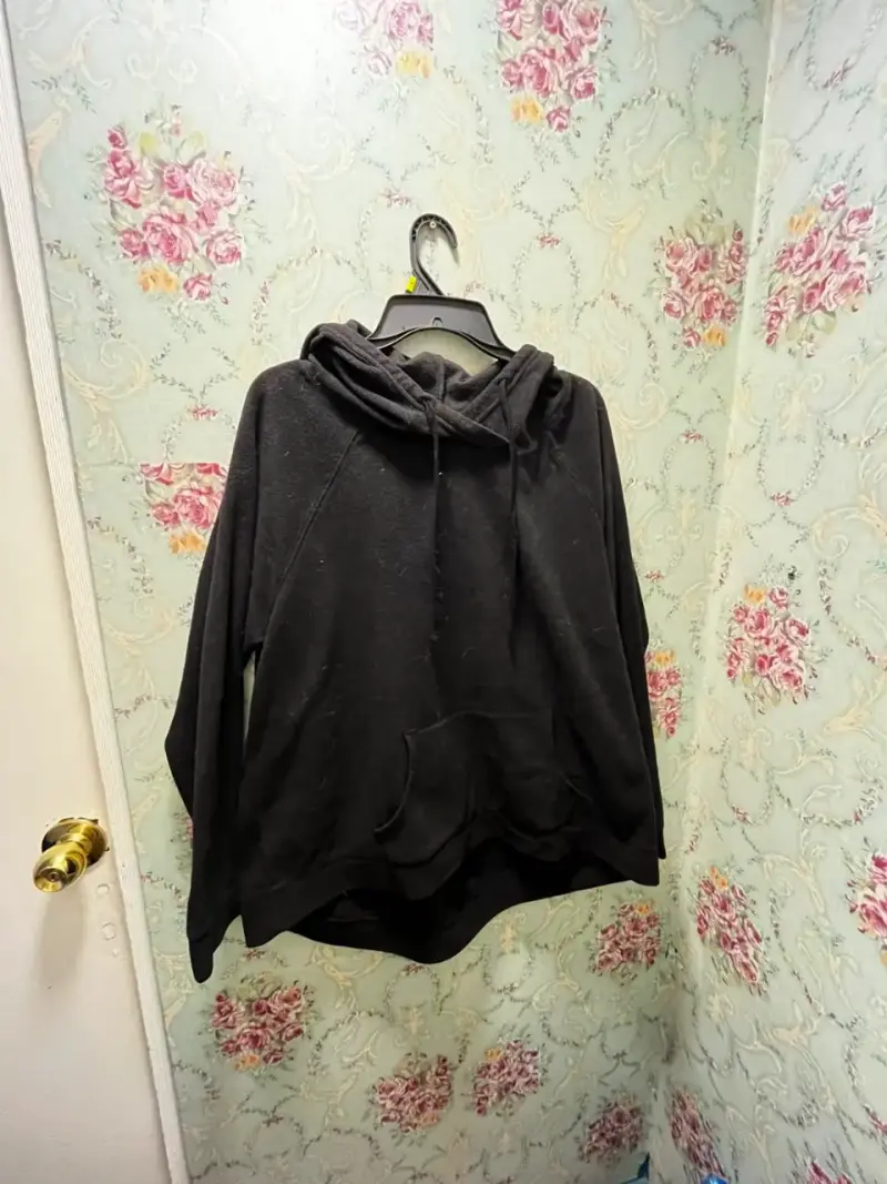 Polerón negro de micropolar con capucha Old Navy - 1