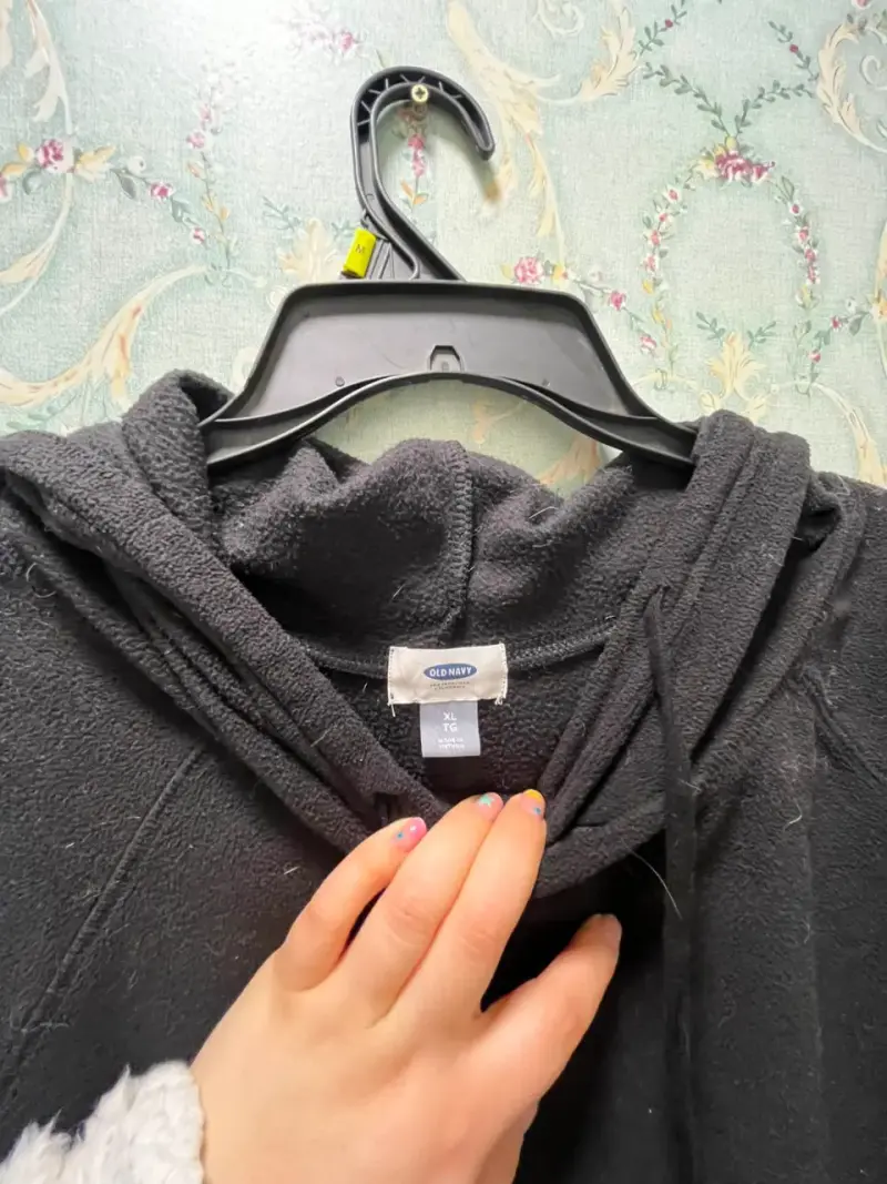 Polerón negro de micropolar con capucha Old Navy - 2