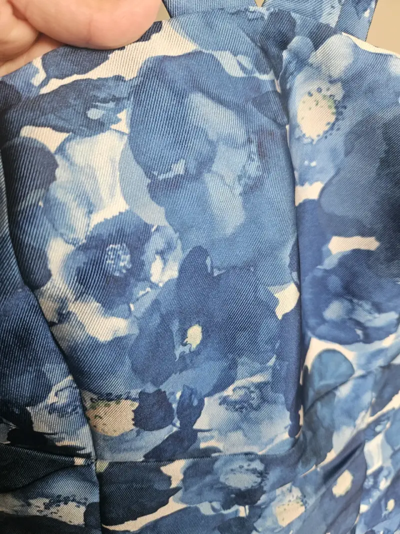 Vestido corto azul con estampado floral - 3