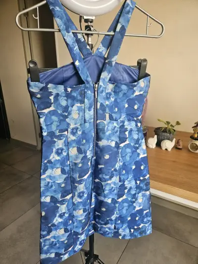 Vestido corto azul con estampado floral - miniatura 5