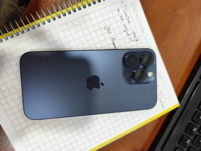 iPhone 15 Pro Max 256GB Azul en Buen Estado - 3