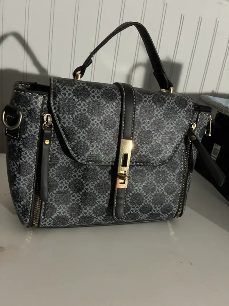 Bolso de mano elegante con diseño geométrico - 1