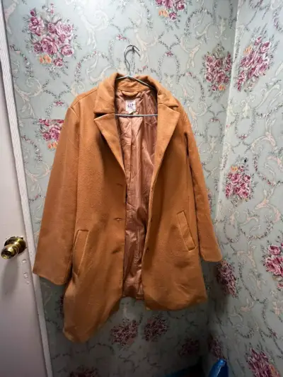 Abrigo camel GAP para mujer en buen estado - miniatura 1