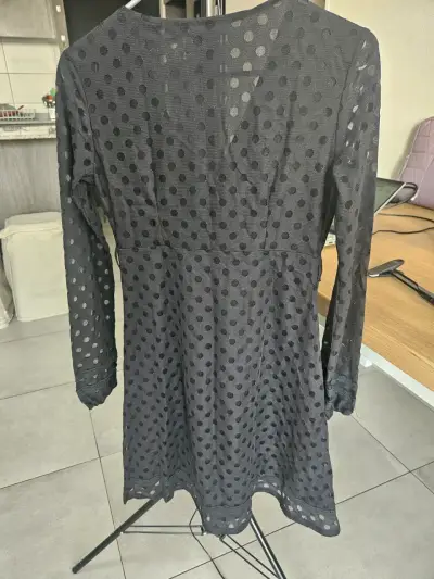 Vestido negro de lunares con transparencias - miniatura 4