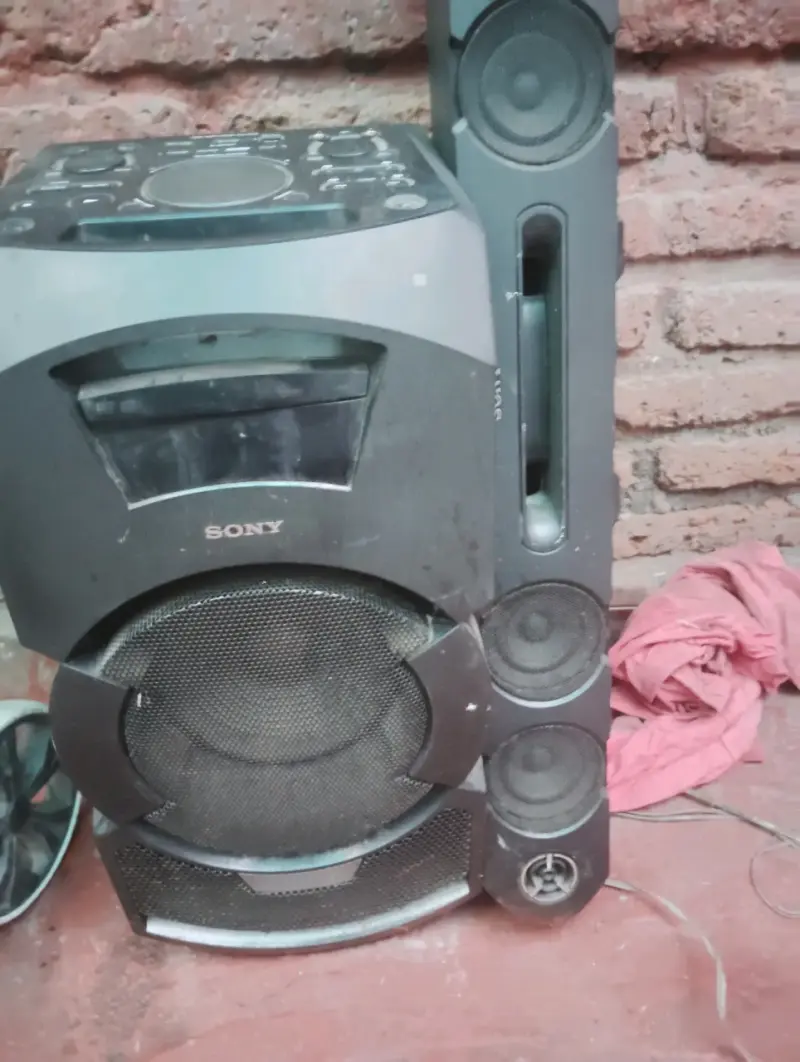 Sistema de sonido Sony con altavoces integrados - 1