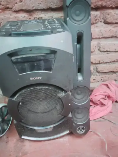 Sistema de sonido Sony con altavoces integrados - miniatura 1