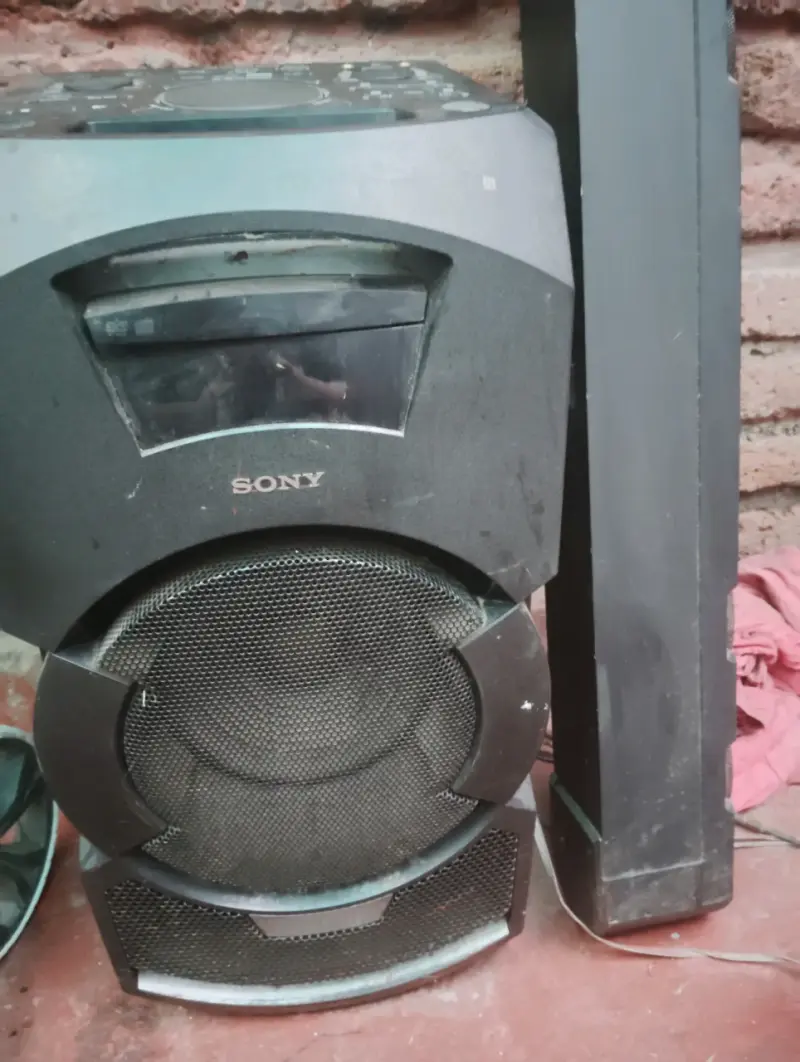 Sistema de sonido Sony con altavoces integrados - 2