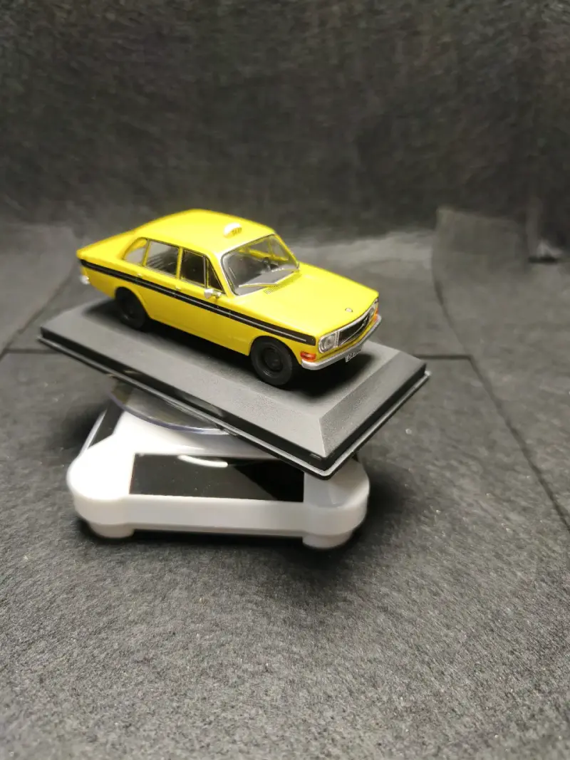 Modelo a escala de taxi amarillo Volvo+ base girat - 3