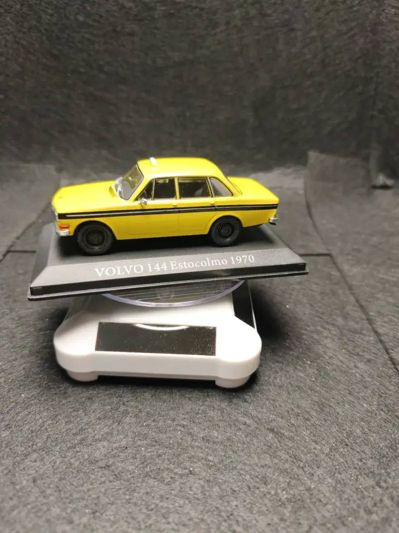 Modelo a escala de taxi amarillo Volvo+ base girat - 5