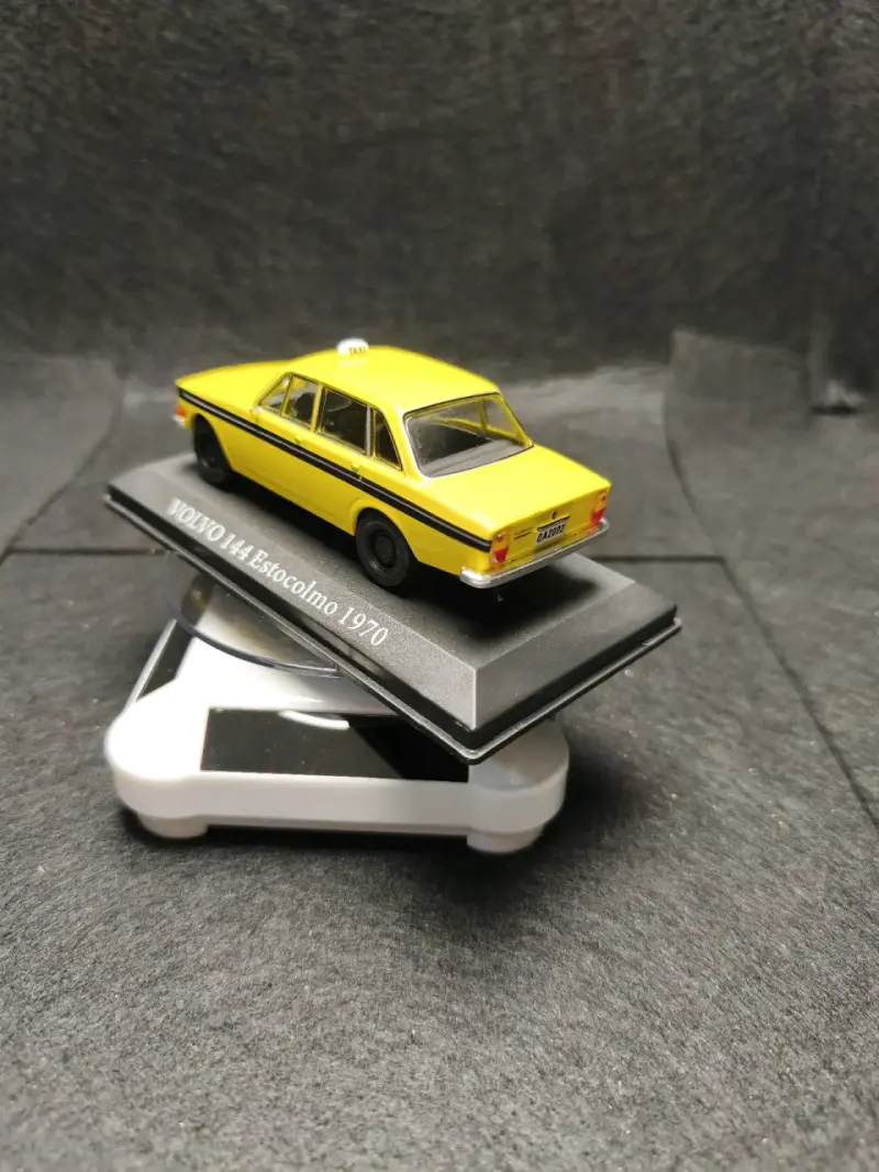 Modelo a escala de taxi amarillo Volvo+ base girat - 6