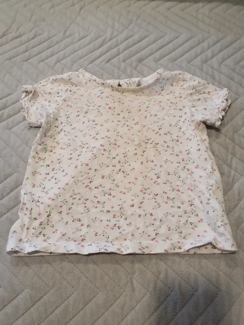 Polera de bebé H&M con estampado floral - 1